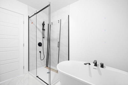 Bathroom - 703 Ch. Des Conifères, Piedmont, QC - Indoor Photo Showing Bathroom