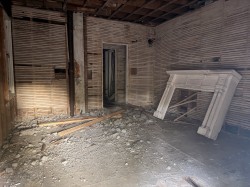 Interior - 
