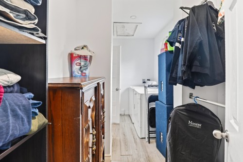Closet - 234  - 236 Rue Ambroise-Dearden, Windsor, QC - Indoor Photo Showing Other Room