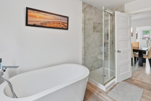 Master Bathroom - 234  - 236 Rue Ambroise-Dearden, Windsor, QC - Indoor Photo Showing Bathroom