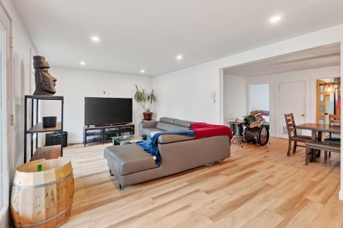 Living Room - 234  - 236 Rue Ambroise-Dearden, Windsor, QC - Indoor Photo Showing Living Room