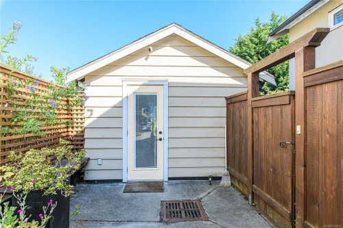 129 Moss St, Victoria, BC 