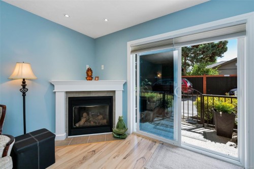 #106-650 Dobson Rd, Duncan, BC - Indoor Photo Showing Living Room With Fireplace