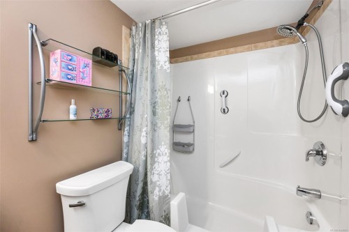 #106-650 Dobson Rd, Duncan, BC - Indoor Photo Showing Bathroom