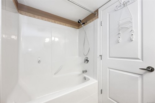 #106-650 Dobson Rd, Duncan, BC - Indoor Photo Showing Bathroom
