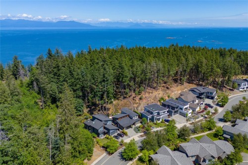 3845 Glen Oaks Dr, Nanaimo, BC 