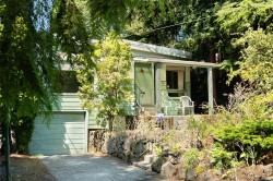950 Dunn Ave Saanich, BC V8X 2Z4