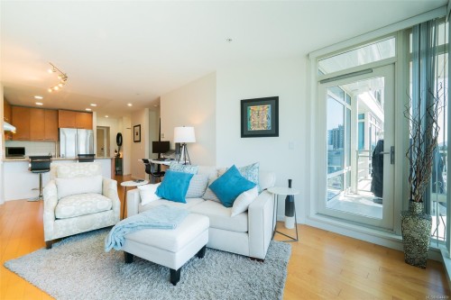 #506-38 Front St, Nanaimo, BC - Indoor Photo Showing Living Room