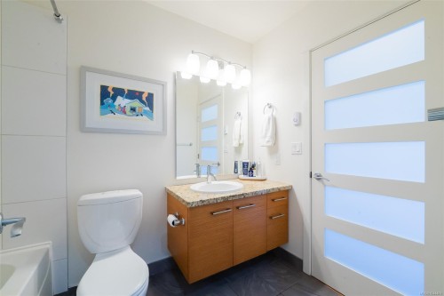 #506-38 Front St, Nanaimo, BC - Indoor Photo Showing Bathroom
