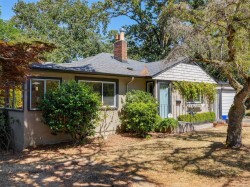 1296 Downham Pl Saanich, BC V8P 2K4
