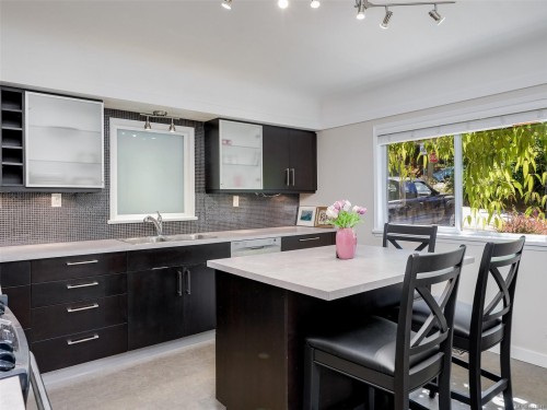1296 Downham Pl, Saanich, BC 