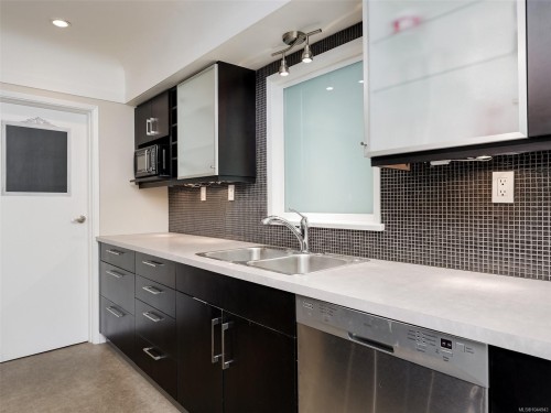 1296 Downham Pl, Saanich, BC 