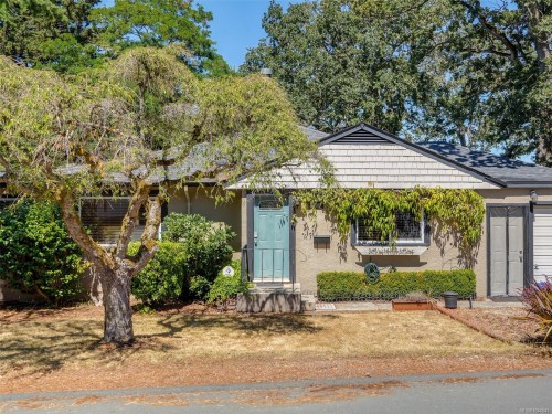 1296 Downham Pl, Saanich, BC 