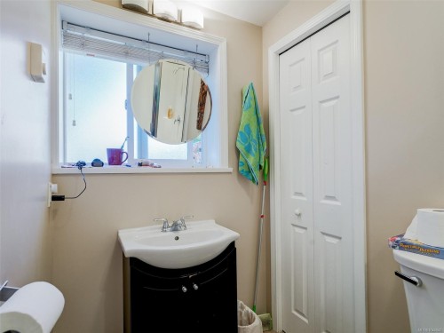1296 Downham Pl, Saanich, BC 