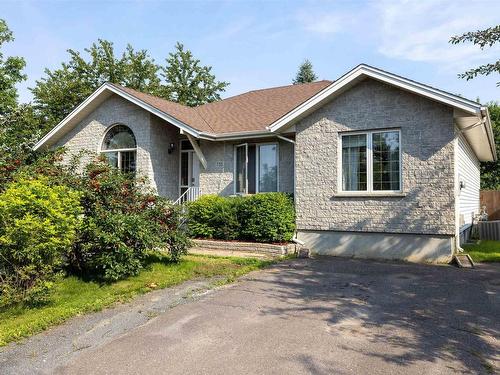 757 Porcupine Boulevard  Thunder Bay, ON P7C 5Y9