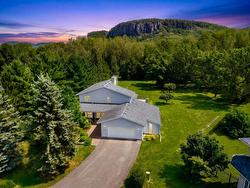4306 Oak Heights Place Thunder Bay, ON P7J 1A8