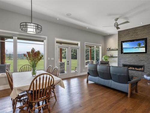2422 Broadway Ave, Thunder Bay, ON - Indoor With Fireplace