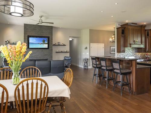 2422 Broadway Ave, Thunder Bay, ON - Indoor Photo Showing Dining Room