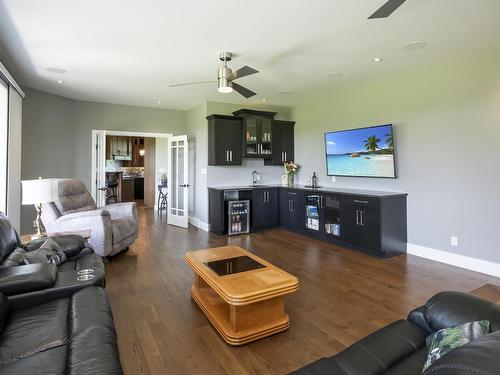 2422 Broadway Ave, Thunder Bay, ON - Indoor Photo Showing Living Room