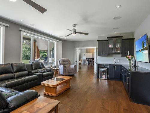 2422 Broadway Ave, Thunder Bay, ON - Indoor