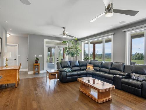 2422 Broadway Ave, Thunder Bay, ON - Indoor Photo Showing Living Room