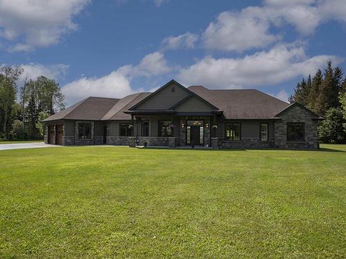 2422 Broadway Ave, Thunder Bay, ON - Outdoor With Deck Patio Veranda With Facade