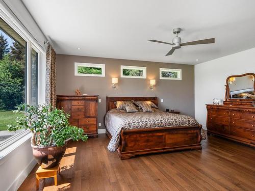 2422 Broadway Ave, Thunder Bay, ON - Indoor Photo Showing Bedroom