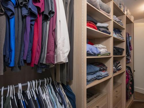 2422 Broadway Ave, Thunder Bay, ON - Indoor With Storage