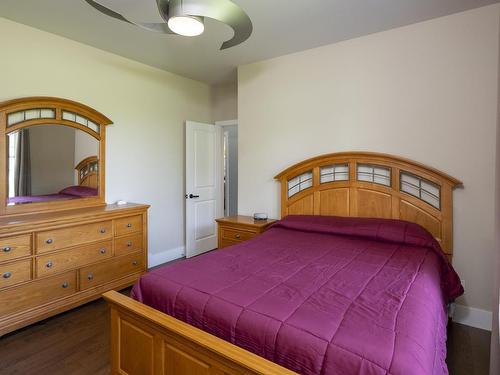 2422 Broadway Ave, Thunder Bay, ON - Indoor Photo Showing Bedroom