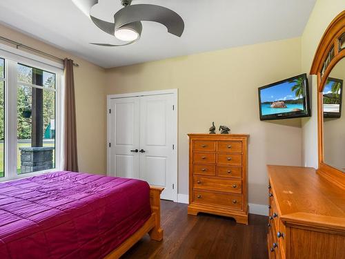 2422 Broadway Ave, Thunder Bay, ON - Indoor Photo Showing Bedroom