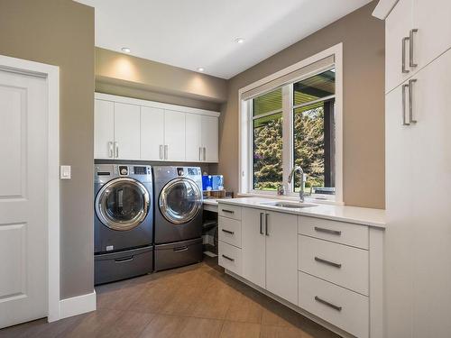 2422 Broadway Ave, Thunder Bay, ON - Indoor Photo Showing Laundry Room
