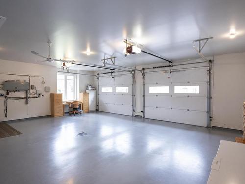2422 Broadway Ave, Thunder Bay, ON - Indoor Photo Showing Garage