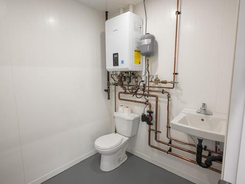 2422 Broadway Ave, Thunder Bay, ON - Indoor Photo Showing Bathroom