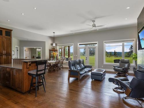2422 Broadway Ave, Thunder Bay, ON - Indoor Photo Showing Living Room