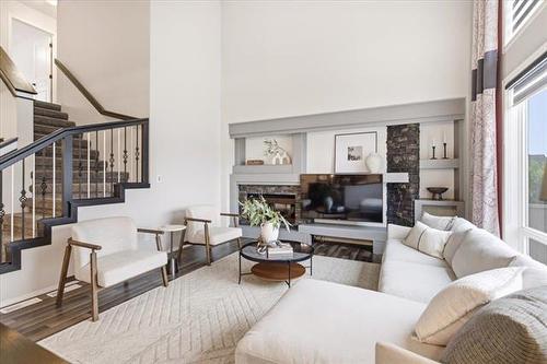 220 Thorn Dr, Winnipeg, MB - Indoor Photo Showing Living Room