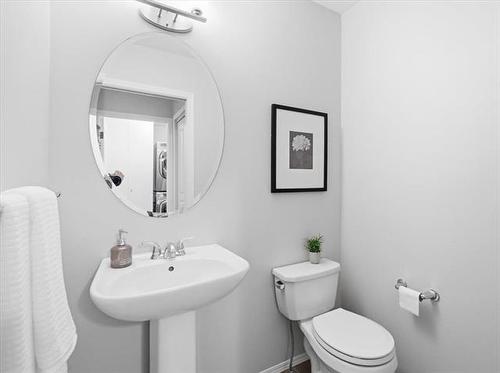 220 Thorn Dr, Winnipeg, MB - Indoor Photo Showing Bathroom