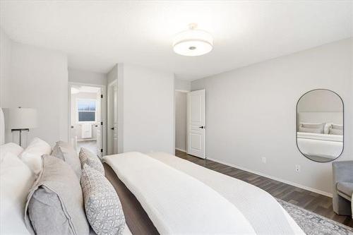 220 Thorn Dr, Winnipeg, MB - Indoor Photo Showing Bedroom