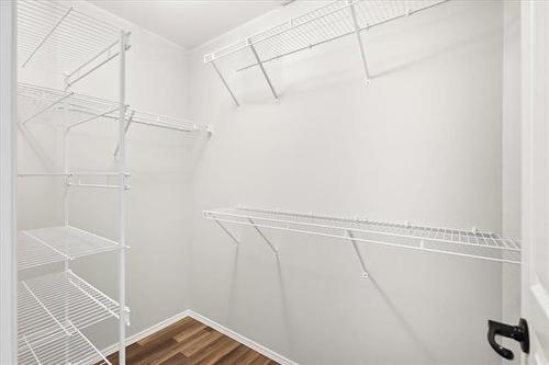 220 Thorn Dr, Winnipeg, MB - Indoor With Storage
