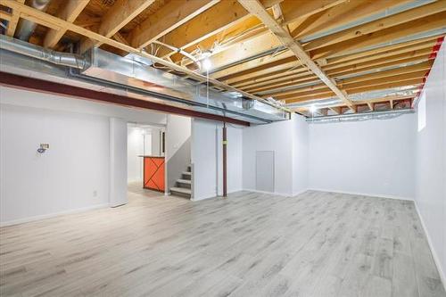 220 Thorn Dr, Winnipeg, MB - Indoor Photo Showing Basement