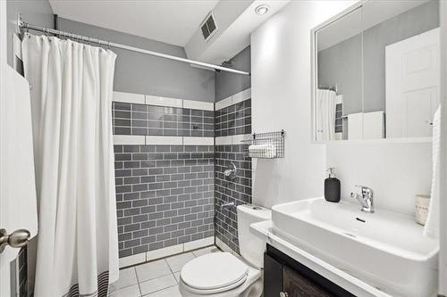 220 Thorn Dr, Winnipeg, MB - Indoor Photo Showing Bathroom