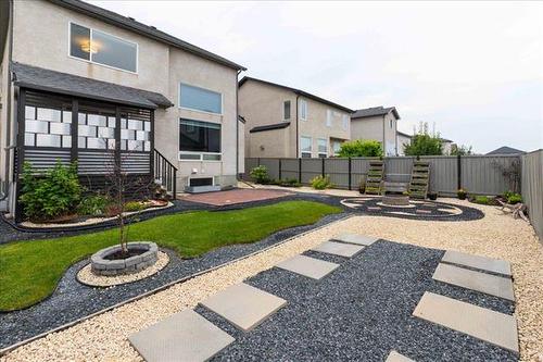 220 Thorn Dr, Winnipeg, MB - Outdoor