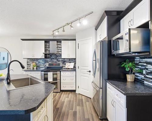 220 Thorn Dr, Winnipeg, MB - Indoor Photo Showing Kitchen With Upgraded Kitchen