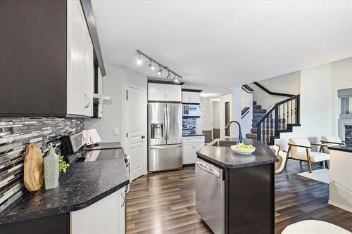 220 Thorn Dr, Winnipeg, MB - Indoor Photo Showing Kitchen
