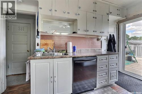 2173 Edgar Street, Regina, SK - Indoor Photo Showing Kitchen With Double Sink With Upgraded Kitchen