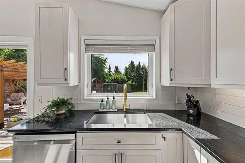 30 Wingate Crt, Winnipeg, MB - Indoor Photo Showing Kitchen With Upgraded Kitchen