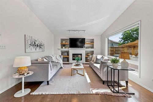 30 Wingate Crt, Winnipeg, MB - Indoor Photo Showing Living Room With Fireplace