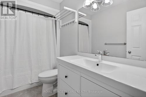 48 Cottonwood Drive, St. Thomas, ON - Indoor Photo Showing Bathroom