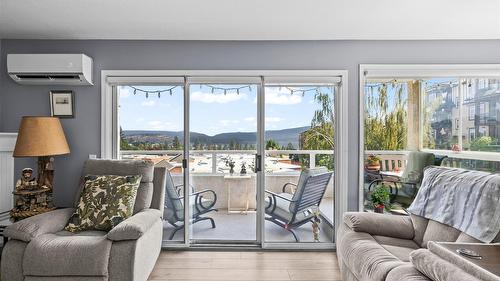 107-3815 Brown Road, West Kelowna, BC - Indoor Photo Showing Living Room