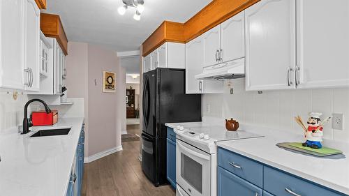 107-3815 Brown Road, West Kelowna, BC - Indoor Photo Showing Kitchen