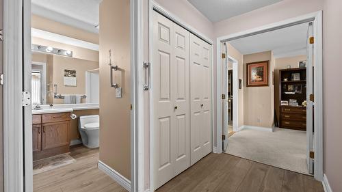 107-3815 Brown Road, West Kelowna, BC - Indoor Photo Showing Bathroom